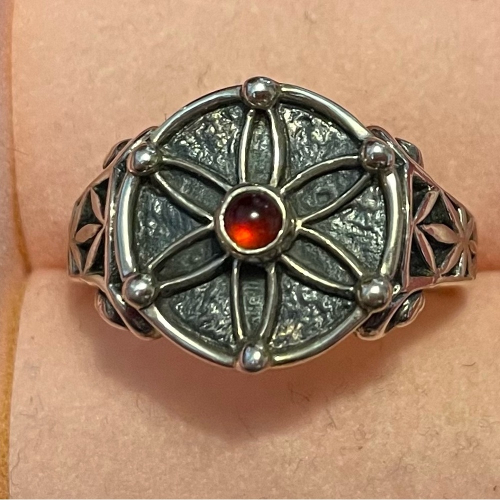 Size 9 Ladies Sterling Silver Ring from ETAH love